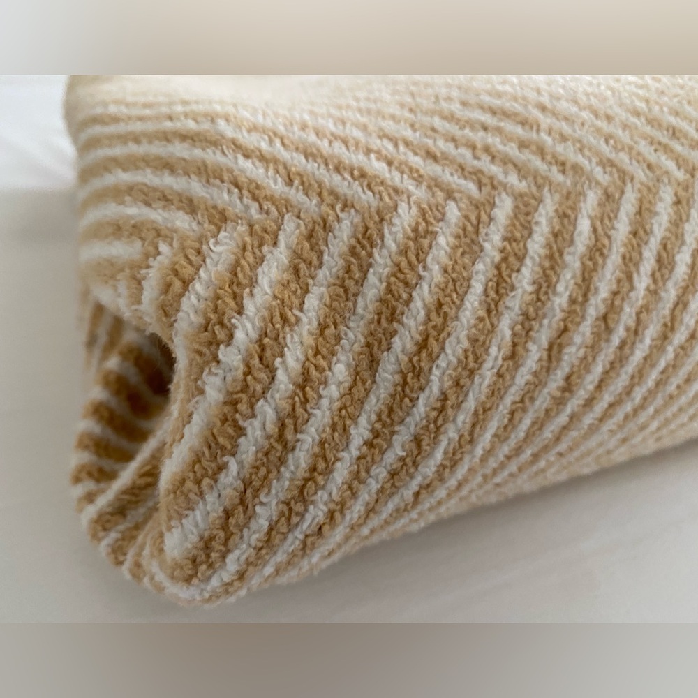 Chappywrap Herringbone Blanket - Picture 3 of 6